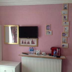Гостиница Sheehans Town Centre Accommodation  Кенмар